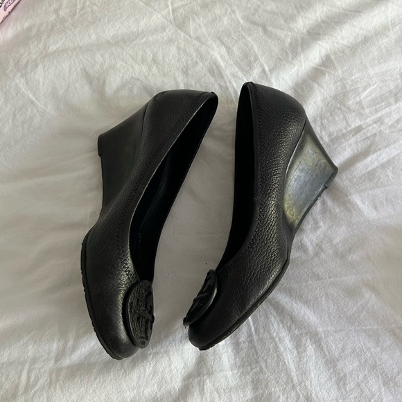 Tory Burch Sally Tumbled Leather Wedge Heel Sz 7 - Picture 4 of 6